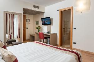 TV a/nebo společenská místnost v ubytování Hotel Royal Falcone