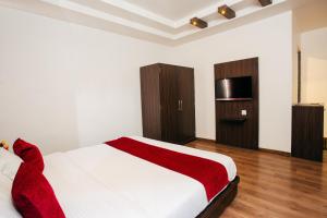 Postel nebo postele na pokoji v ubytování OYO 11474 Gangaur Regency Boutique Hotel