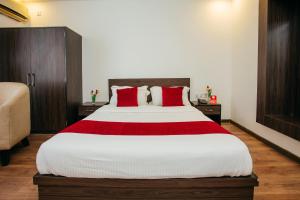 Postel nebo postele na pokoji v ubytování OYO 11474 Gangaur Regency Boutique Hotel