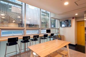 Телевізор і / або розважальний центр в OYO Hostel Myeongdong 1