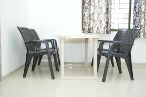 Imagen de la galería de Newly Built Spacious and luxurious 4BHK apartment in Tirupati with Fully Functional Kitchen, Wifi, and Ample space for car Parking, en Tirupati