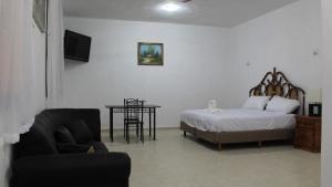 Postel nebo postele na pokoji v ubytování Hotel Hacienda Margot