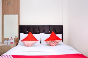 Ένα ή περισσότερα κρεβάτια σε δωμάτιο στο Hotel O Sarkawi Residence