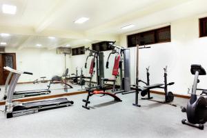 Fitness centrum a/nebo fitness zařízení v ubytování Super OYO 123 Puri Lotus