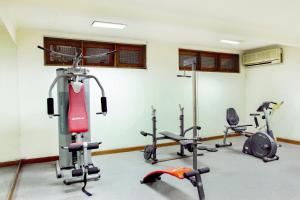 Fitness centrum a/nebo fitness zařízení v ubytování Super OYO 123 Puri Lotus
