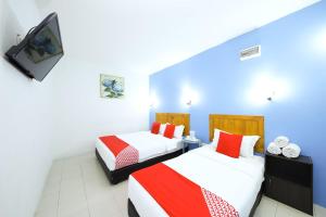 Postel nebo postele na pokoji v ubytování Super OYO 502 Midah Inn Puchong