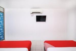 Postel nebo postele na pokoji v ubytování Super OYO 502 Midah Inn Puchong