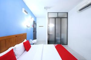 Postel nebo postele na pokoji v ubytování Super OYO 502 Midah Inn Puchong