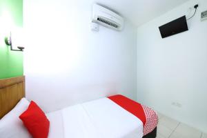 TV a/nebo společenská místnost v ubytování Super OYO 502 Midah Inn Puchong