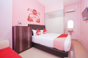 Postel nebo postele na pokoji v ubytování Hotel O Juanda Near Terminal International Juanda