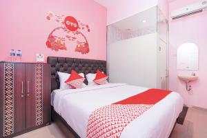Postel nebo postele na pokoji v ubytování Hotel O Juanda Near Terminal International Juanda