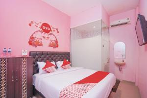 Postel nebo postele na pokoji v ubytování Hotel O Juanda Near Terminal International Juanda