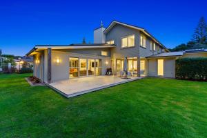 Imagen de la galería de Anam Cara Gardens luxury Villa Private bedrooms and ensuite bathrooms Sleeps 9, en Otaki