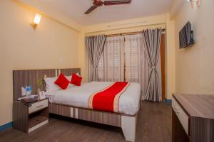 Postel nebo postele na pokoji v ubytování OYO 297 Hotel Aayam