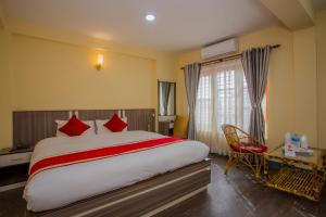 Letto o letti in una camera di OYO 297 Hotel Aayam