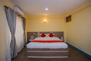 Letto o letti in una camera di OYO 297 Hotel Aayam