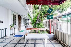 Balkón nebo terasa v ubytování Hotel O Jalan Jenderal Sudirman Near Imam Bonjol Square