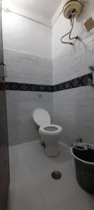 Un baño de Good Vibes Hotel