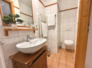 Zdjęcie z galerii obiektu SMALL & COZY 2 Bedroom City Apartment by Belle Stay w mieście Kitzbühel