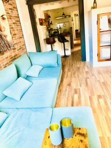 a blue couch with two cups on top of it at Casa Torre San Lorenzo in Pisa