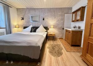 Zdjęcie z galerii obiektu SMALL & COZY 2 Bedroom City Apartment by Belle Stay w mieście Kitzbühel +21 zdjęć