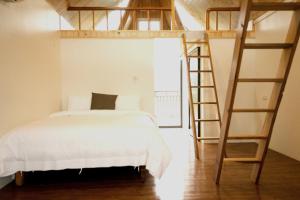 Postel nebo postele na pokoji v ubytování Artisan Hostel
