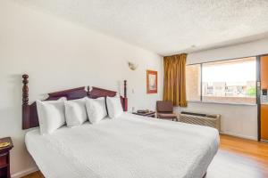 Postel nebo postele na pokoji v ubytování OYO Hotel Groesbeck