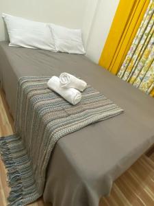 Postel nebo postele na pokoji v ubytování J&M Staycation Spot NEW 2BR Flat near City Center + 24 fotografií