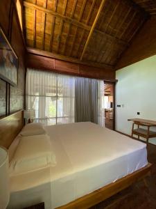 Ένα ή περισσότερα κρεβάτια σε δωμάτιο στο Shanti Life Wooden House +82 φωτογραφίες