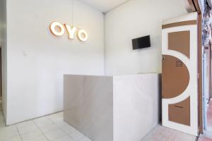 TV a/nebo společenská místnost v ubytování Hotel O Metropolitan Homestay Near Komplek Asia Megamas Medan