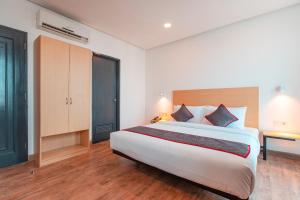 Postel nebo postele na pokoji v ubytování Super OYO Townhouse 1 Hotel Salemba