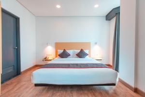 Postel nebo postele na pokoji v ubytování Super OYO Townhouse 1 Hotel Salemba