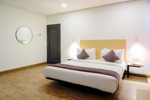 Postel nebo postele na pokoji v ubytování Super OYO Townhouse 1 Hotel Salemba