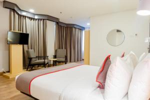Postel nebo postele na pokoji v ubytování Super OYO Townhouse 1 Hotel Salemba