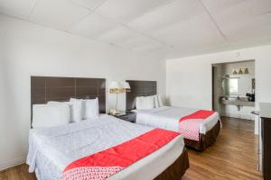 Ένα ή περισσότερα κρεβάτια σε δωμάτιο στο OYO Hotel San Antonio Lackland Air Force Base West +22 φωτογραφίες