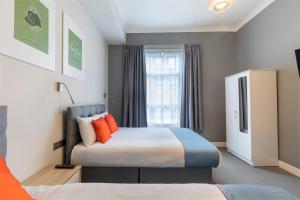 Postel nebo postele na pokoji v ubytování Townhouse Apollo, Hyde Park