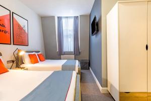 Postel nebo postele na pokoji v ubytování Townhouse Apollo, Hyde Park