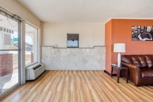 Posezení v ubytování OYO Hotel Waco University Area I-35