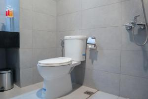 Ένα μπάνιο στο Super OYO Townhouse 2 Hotel Gunung Sahari
