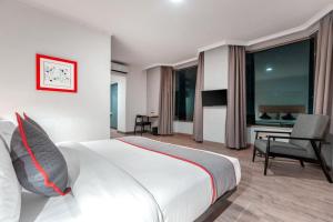 Ένα ή περισσότερα κρεβάτια σε δωμάτιο στο Super OYO Townhouse 2 Hotel Gunung Sahari