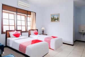 Ένα ή περισσότερα κρεβάτια σε δωμάτιο στο Hotel O Arjosari Near Plaza Araya Formerly Hotel Nugraha +75 φωτογραφίες