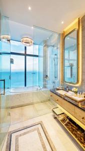 Koupelna v ubytování NUSTAR Hotel Cebu