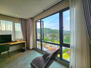 Nespecifikovaný výhled na hory nebo výhled na hory při pohledu z hotelu