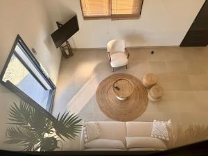 an overhead view of a living room with a couch and a table at Maison T3 Élégante Cap Corse - Casa Sublima in Sisco