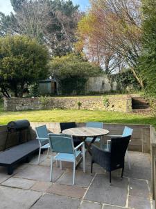 a patio with a table and chairs and a table and chairs at Holly Bank Cottage in Brenchley