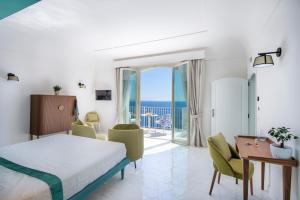Postel nebo postele na pokoji v ubytování Infinity Suites