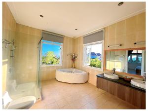 Koupelna v ubytování Chang HomeStay Phan Thiết Villa SeaLink&Ocean Vista------------------------------------------------------Căn Hộ Sát Biển-------------Long-Term Rental----------Monthly Rental-------------------------------------------------------GGle CHANG HOMESTAY Mui Ne