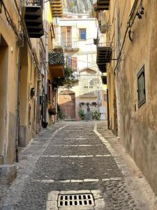 an alley in an alley way between buildings at Dreaming Cefalù in Cefalù +7 photos