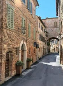 an alley in an old building with an archway at La Casina in Città della Pieve