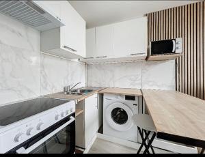 Gallery image of T2 idéal pour concerts, matchs & salons à Lyon ! in Décines-Charpieu +1 photo
